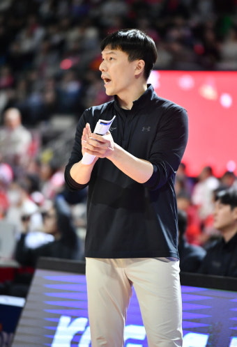 [경기 후] 전희철 감독 '역시 수비력 믿음직스러워 ', 김효범 대행 '적극성 부족, 수비 작전이 필요해'