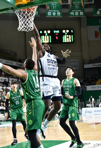 프로농구 원주 DB, 오누아쿠와 강상재 주도로 kt 꺾고 연승!