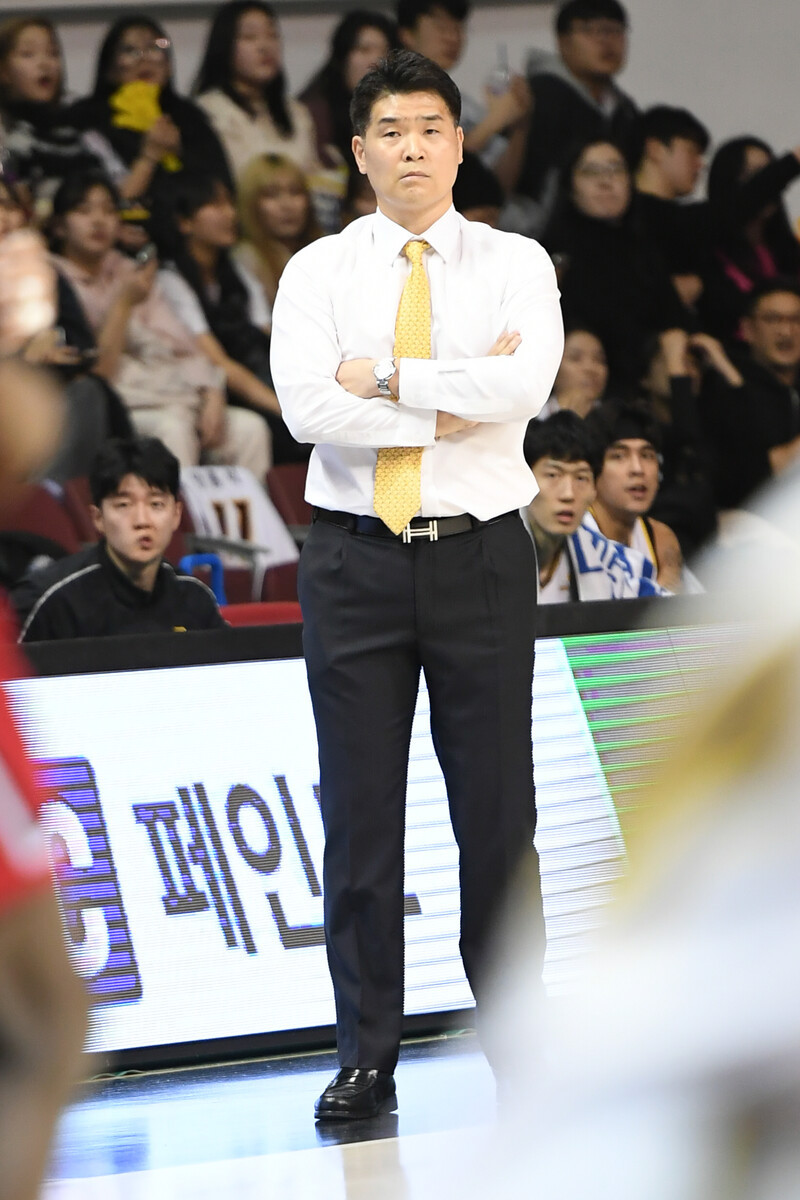 KCC프로농구 챔피언결정전 5차전, LG 세이커스 vs SK 나이츠: 감독 조상현의 지혜로 펼쳐지는 역사적인 결전!