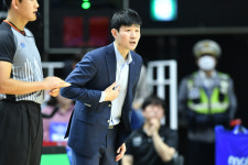 [경기 전] 강혁 한국가스공사 감독, "항상 팬들에게 감사하다" … 조동현 현대모비스 감독, "부상 선수가 더 이상 나오면 안 된다"
