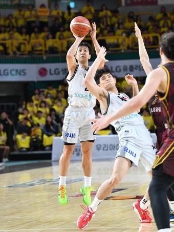 [KBL 4강 PO] 여러 선수가 함께 터진 KT, 숨은 주역은 ‘허훈’