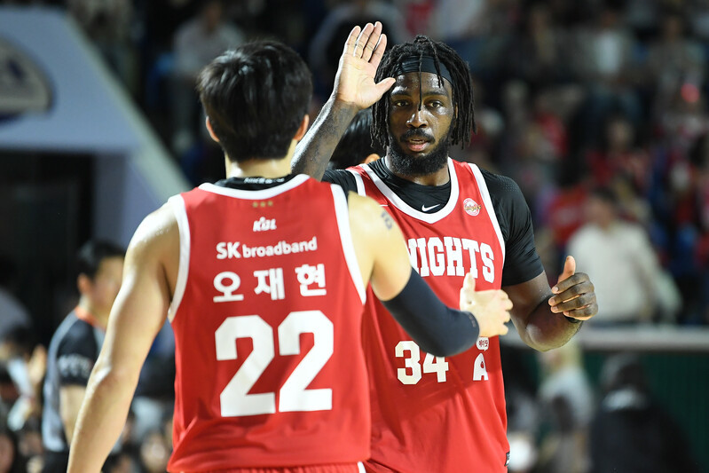 서울 SK, 고양 소노에 8점 차 승리… 자밀 워니 30득점 활약으로 3연승 달성!