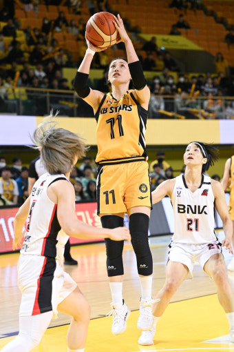 KB스타즈, BNK 70-60 격파하며 4연패 탈출 성공 기록 