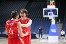 [25 박신자컵] ‘스피드+3점’ 덴소, 하나은행 제압 … 2전 전승