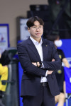 [경기 후] 김완수 KB 감독, “고비를 잘 넘겼다” … 위성우 우리은행 감독, “지킬 힘이 떨어진다”