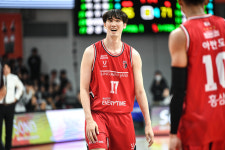 [BK 리뷰] ‘김경원 후반 16P 폭발’ 정관장, KT 꺾고 단독 2위 등극