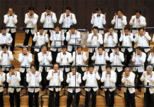 “합창은 자기 소리를 얼만큼 잘 죽이느냐를 배우는 과정”