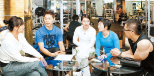 식스팩 욕심에 복근만 키우다간 허리 골병 든다