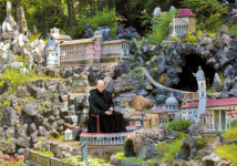 [Wide Shot] 상처받은 이들의 예루살렘