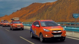 둔황 모래언덕 넘으니 달이 뜨네, 마치 희망처럼…