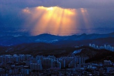 [조용철 기자의 마음 풍경] 희망의 빛줄기
