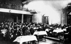 남색·홍색·회색 용광로 ‘황푸군관’은 중국 리더 제조창