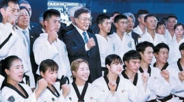 문 대통령, 평창 올림픽 남북 단일팀 제안
