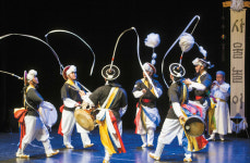 “덩더꿍 절로 나오는 어깨춤, 쓰러지기 전까지 출 것”