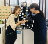 남다른 한 수, 커피머신이 폐업 위기 편의점 살렸다
