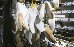 YS·정주영 단골 ‘슈즈 닥터’ … 20년 넘게 신을 구두 만든다