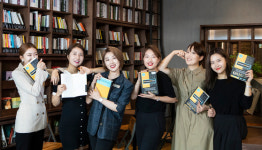 미니 도서관 닮은 미용실