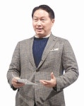 SK 일가 야구장 회동 이어 증여 … 최태원 ‘형제 경영’ 강화