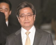 김명수, 기소된 판사 6명 재판 배제