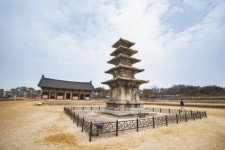 황금비율의 정림사 석탑, 화려하지만 사치스럽지 않아