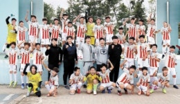 축구 명문 신정초 선수들, 골대 없는 공원서 훈련 왜?