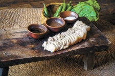 제주 잔칫날 먹던 삶은 돼지고기…‘도감’의 손맛 살아 있네