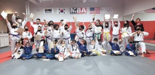 산만하던 아이가 배꼽 인사, 지구촌 태권도에 반하다