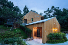 오래된 나무 품은 책 쉼터, 공공건축의 미래 보여주다