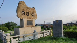 한탄철교에 부러진 38선 표지, 77년 분단의 상처 보여줘