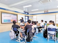 “전자 칠판 재밌어요” 폐교 위기 시골학교, 유학생도 유치