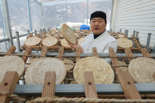 ‘향기로운 첫 키스’에 취하다, 누룩 명인의 첫 술