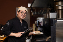 좋은 직장 관두고 요리 10년, 행복을 전염시키는 맛