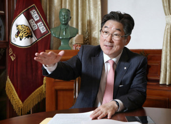 “40+, 60+ 대학 만들자…강의 중 농담도 언제 할지 시나리오 짜야” [김동원 고려대 새 총장 인터뷰]