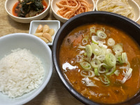 사골육수에 미꾸라지·두부·버섯 넣은 서울식 칼칼한 ‘추탕’