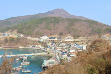 가덕공항, 이주 대책 없는 질주…흑산공항은 80인승에 붕 뜨나