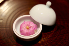 진달래 잣경단·쑥굴레떡·오미자차…전통 병과, 젊은 장인의 손맛