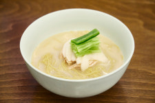 부드러운 닭고기에 고소한 콩국물…특별 보양식 ‘닭콩국수’