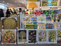 복주머니·복조리에 담았던 복, 요즘은 달항아리에 한가득