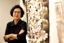 목장갑 작가 정경연, 틀을 깨고 섬유 그 이상을 보여주다