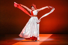 용광로처럼 타오르는 불의 춤판…무용에 접신하다