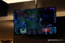 신촌에 e스포츠팀 젠지 이름을 단 PC방이 오픈했다