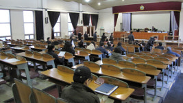 [르포] 돈 될 물건이 없네, 사람 없는 경매 법정