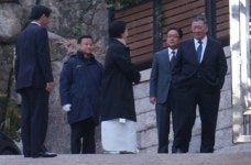 [사진] 왕회장 12주기 참석차 옛 자택 들른 정몽구 회장