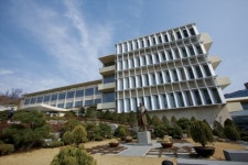 서양건축 1대 유학파 김중업, 서울 곳곳 숨은 작품은?