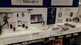 웨어러블 헬스케어 코너 연 베스트바이 가보니…다양한 기능에 싼 가격은 덤