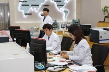 [인터뷰] 위조지폐 꼼짝 마! 상반기 외화 위폐 82% 걸러낸 외환銀 이호중 센터장