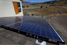 미국 태양광 업계 유가 하락속 몸집 불리기