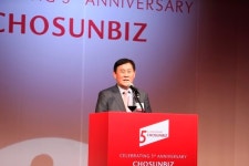 [조선비즈 5주년] 최경환 부총리, “디지털 미디어의 미래, 조선비즈” 건배 제의