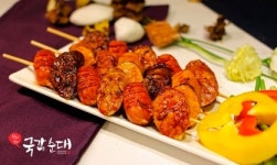 국강순대, 순대꼬치와 생맥주로 인기몰이