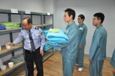 [교도소 체험]① “화장실 투명 유리벽, 아, 참자...조선비즈 허욱 기자의 감옥 체험